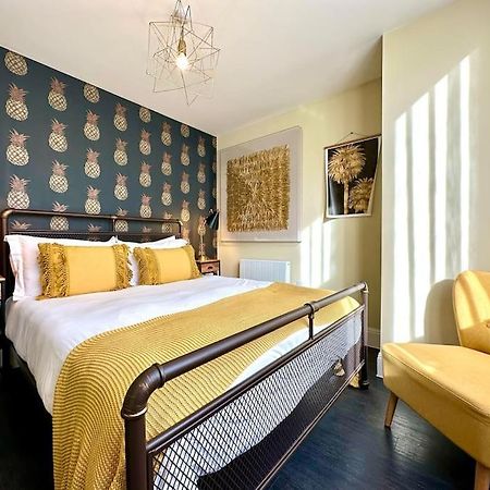 Designer Apartment Inc Free Parking & Fast Wifi 1 Minute Walk To Poole Quay - Great Location - Free Parking - Fast Wifi - Smart Tv - Newly Decorated - Sleeps Up To 2! Close To Poole & Bournemouth & Sandbanks Bagian luar foto